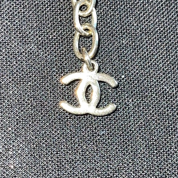CHANEL excellent condition preloved metal  crystal pearl logo necklace gold. - Picture 6 of 13